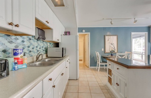 Hilton Head Island Condo | Pool Access, Walk to Beach: Hilton Head Haven!