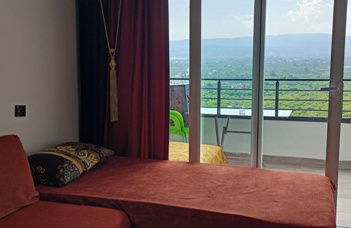 Tomuk Belediyesi Condo | Pool, beach, promenade, cafès, markets