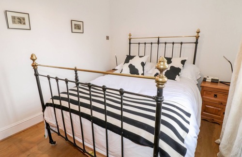 Sturton By Stow Cottage | POOL COTTAGE, pet friendly, character holiday cottage in Saxilby