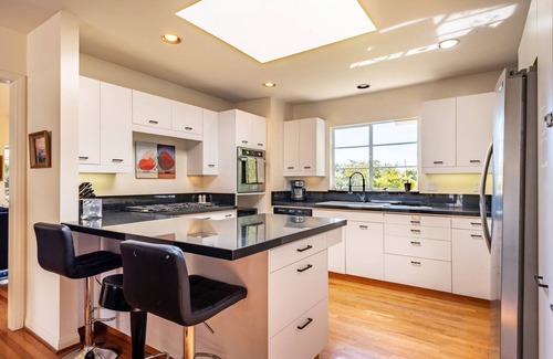 La Jolla Shores House | Pool, Foosball, Pool Table, Basketball Family Friendly, blocks from the beach!