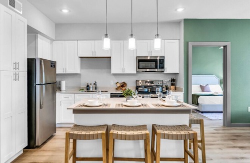 Lacy-Lakeview Apartment | Pool, Gym, New Build, Mins to DT Waco & BU | TZ2
