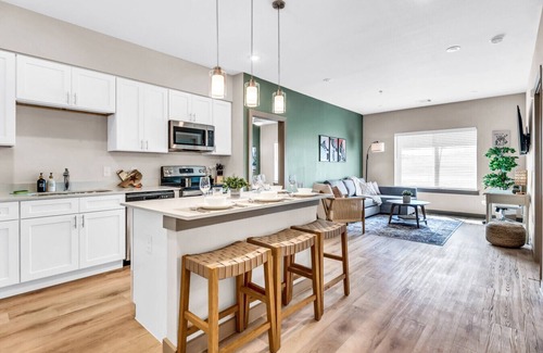 Lacy-Lakeview Apartment | Pool, Gym, New Build, Mins to DT Waco & BU | TZ2