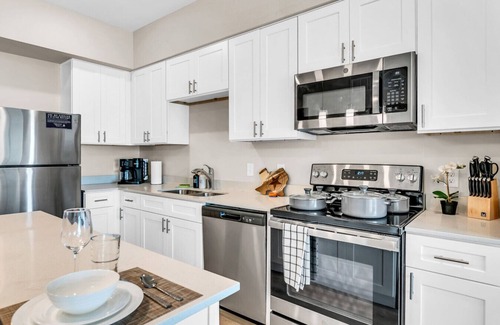 Lacy-Lakeview Apartment | Pool, Gym, New Build, Mins to DT Waco & BU | TZ2
