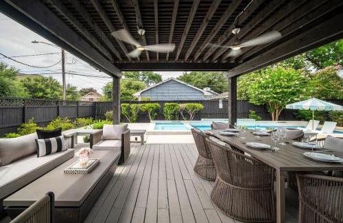 Houston House | POOL Heated Spa Galleria sleeps 12 Griddle