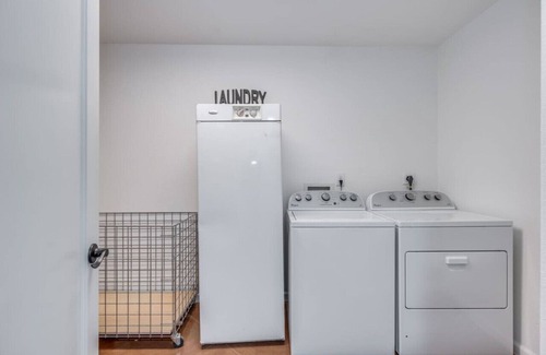 Arroyo Chico House | Pool & Hot Tub/5 BR 3 BA /Game Room/Midtown