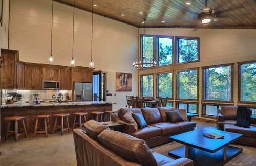 Pickens Cabin | Pool & Hot Tub Pickleball | Sleeps 20+