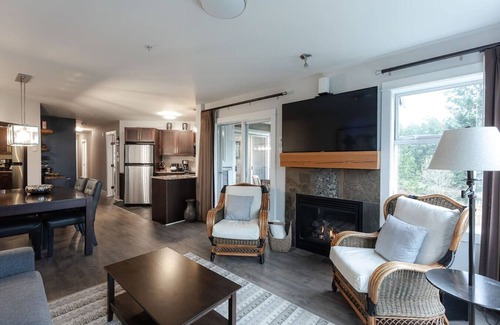 Regional District of Nanaimo Apartment | Pool Hottub Kayaks BBQ Tides & Tranquility Suite A