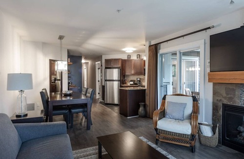 Regional District of Nanaimo Apartment | Pool Hottub Kayaks BBQ Tides & Tranquility Suite A