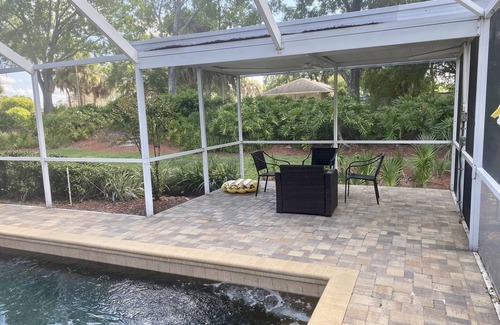 Plant City House | Pool House in Gated Community Close to TIA, Beaches, and Major Shopping King bed