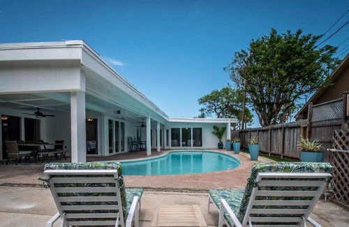 Bay Area House | Pool House w/ Bay Views! Close to Everything!
