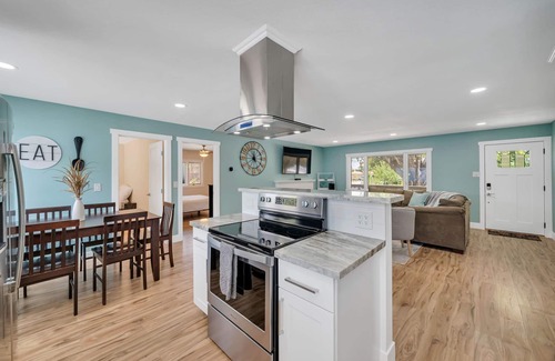 Reno House | POOL & SPA in Reno-Tahoe, family friendly- sleeps 10!