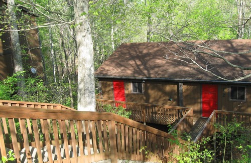 Jamestown Condo | Pool still OPEN! “Treehouse" 2-Bedroom Condo inside Lake Cumberland State Park