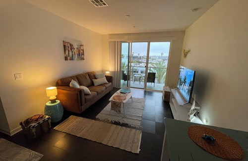 Del Rey Apartment | Pool view breathtaking Studio in heart of Marina Del rey free parking