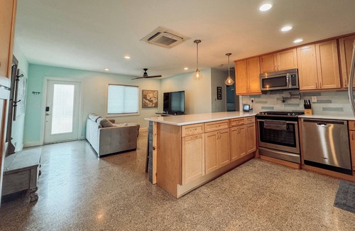 Tampa House | Pool~Waterfront~Tampa Bay Views~Tiki Bar~Renovated