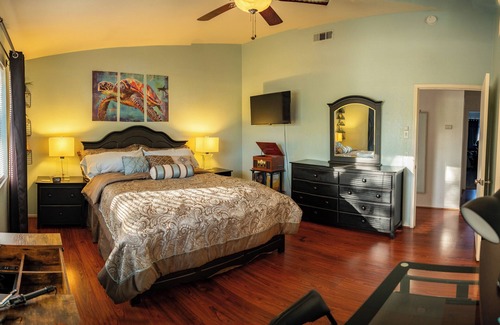 Paloma Del Sol House | Pools, tennis courts, BBQ, wine country