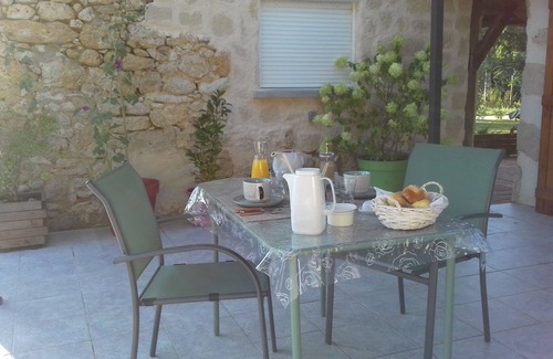 Cezan Bed & Breakfast | Poolside B&B in a renovated farmhouse in the heart of the Gers countryside