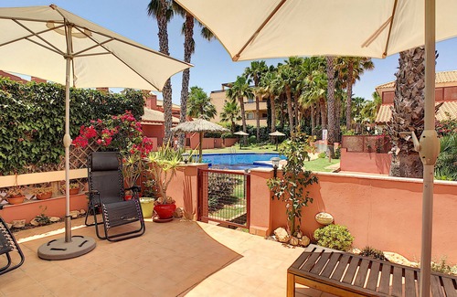 Mar de Cristal Ski Chalet | Poolside bungalow, free wifi, roof terrace, patio, conservatory