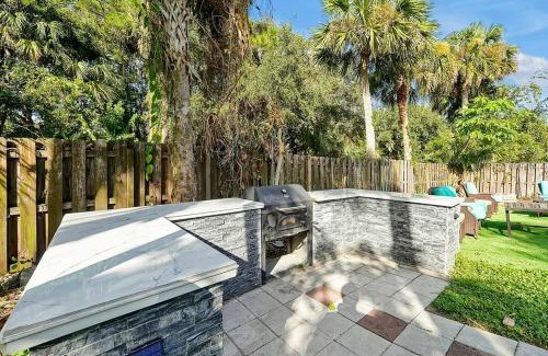 Port Saint John House | Poolside Cocoa Oasis w/Tiki Bar!