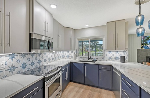 South Gate Ridge House | Poolside Oasis - Modern spacious 3 bedroom, 2 bathroom private pool home in Sarasota near Siesta Key