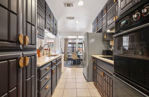 North San Antonio - SAT House | Poolside Pickleball Heated Pool Hot Tub Sleeps 20
