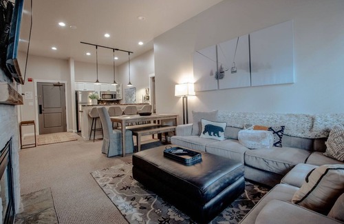 Salt Lake Mountain Resorts Condo | Poolside Pines Suite by Cottonwood Lodging