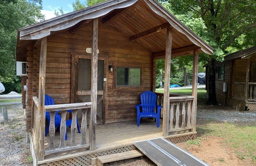 Salisbury Cabin | Poolside Rustic Cabin- Cabin 4