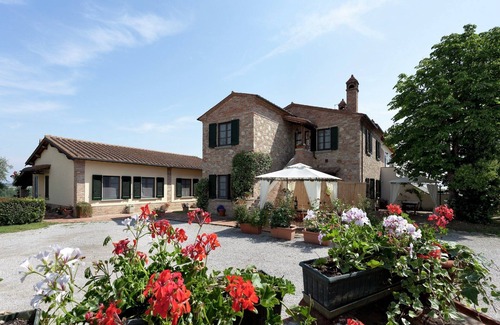 Foiano della Chiana House | Poolside Vacation Home, Foiano