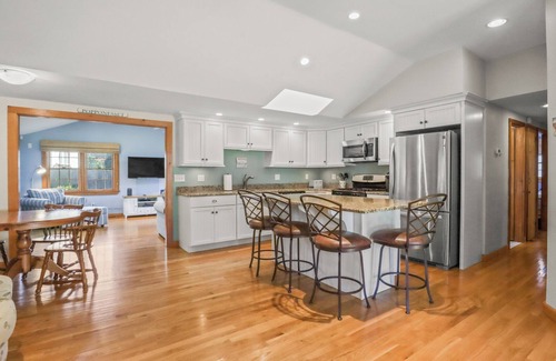 Popponesset House | Popponesset-3 Bedrooms, Sleeps 6, A/C and Private Beach
