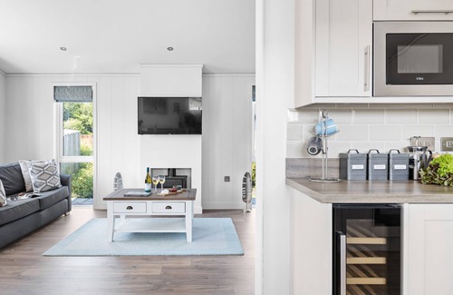Lifton House | Poppy, 5 Roadford Lakes Lodges - a lodge that sleeps 4 guests in 2 bedrooms