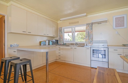 Whangapoua House | Poppy's Beach House - Beachfront Whangapoua Home