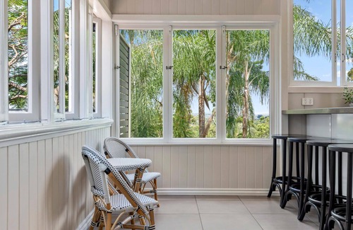 Bardon House | Poppy's Place! 4Bed/1Bath/2Car/Views/House ~ Bardon