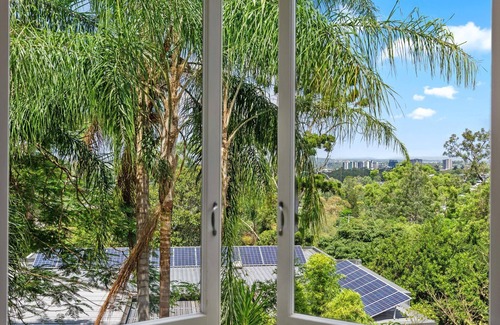 Bardon House | Poppy's Place! 4Bed/1Bath/2Car/Views/House ~ Bardon