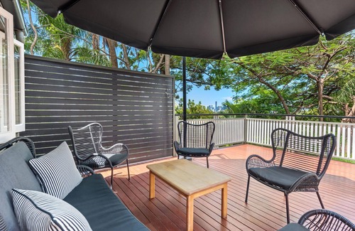Bardon House | Poppy's Place! 4Bed/1Bath/2Car/Views/House ~ Bardon