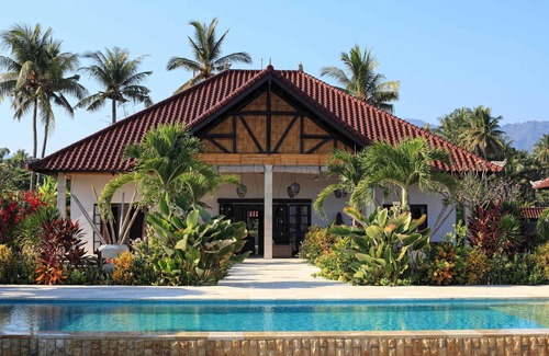 Gerokgak Villa | Popular luxury family-friendly beachfront villa with private pool, staff