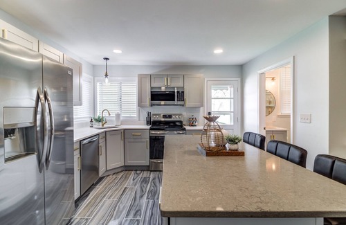 Port Clinton House | Port Clinton 4 Bdrm Luxury-2 blocks from beach