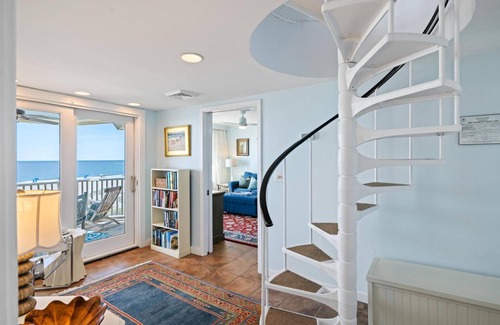 Isle of Palms Condo | Port O'Call F 303 - Ocean Front with Roof Deck
