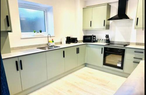 Dover House | Port of Dover Lodge 20 sleeps