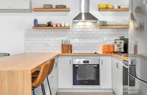 Port Willunga House | Port Parade Poolside BBQs and Modern Beach Living
