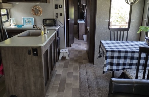 Port St. Joe House | Port Saint Joe 1/1 Trailer that sleeps 4, only 2 blocks to Beach -Pet friendly!