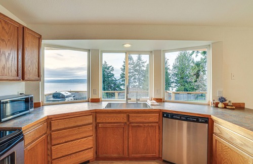 Adelma Beach House | Port Townsend Escape w/Deck, Bay & Mountain Views