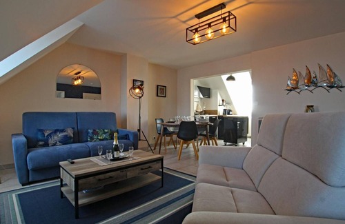 Barfleur Apartment | Port View Apartment in Barfleur with Parking