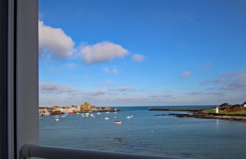 Barfleur Apartment | Port View Apartment in Barfleur with Parking