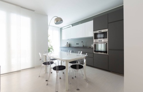 Varesine Apartment | Porta Nuova Spacious and Bright Apartment