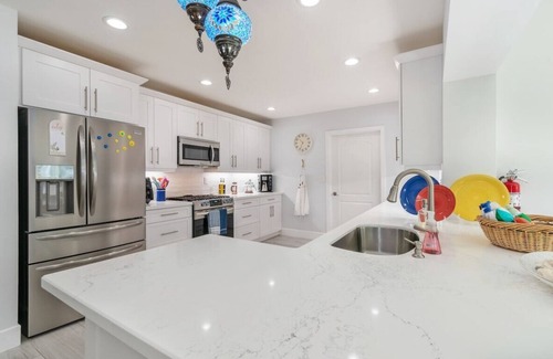 Pompano Beach House | Portal2TheSea Only STEPS to the BEACH