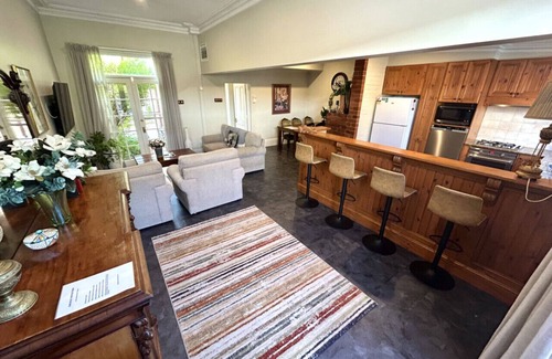 Albury Apartment | Porters Cottage Grande (two units)