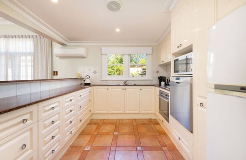 Albury Apartment | Porters Cottage Grande (two units)