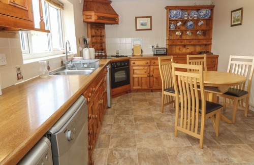 Garn Fadryn Cottage | PORTH AWYR, pet friendly, character holiday cottage in Aberdaron
