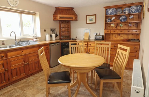 Garn Fadryn Cottage | PORTH AWYR, pet friendly, character holiday cottage in Aberdaron