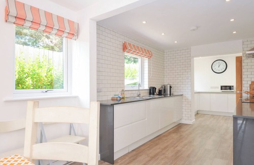 Rock Cottage | PORTHILLY BROOK, pet friendly, with open fire in Rock