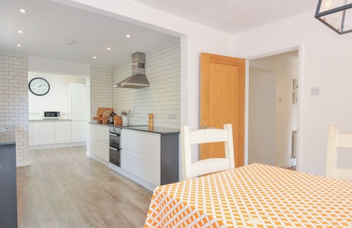 Rock Cottage | PORTHILLY BROOK, pet friendly, with open fire in Rock